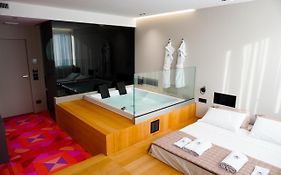 Zoe Luxury Suites